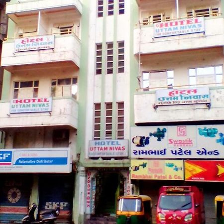 Hotel Uttam Nivas Ahmedabad Exterior photo