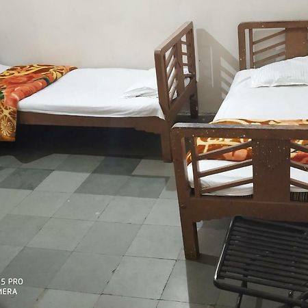 Hotel Uttam Nivas Ahmedabad Exterior photo