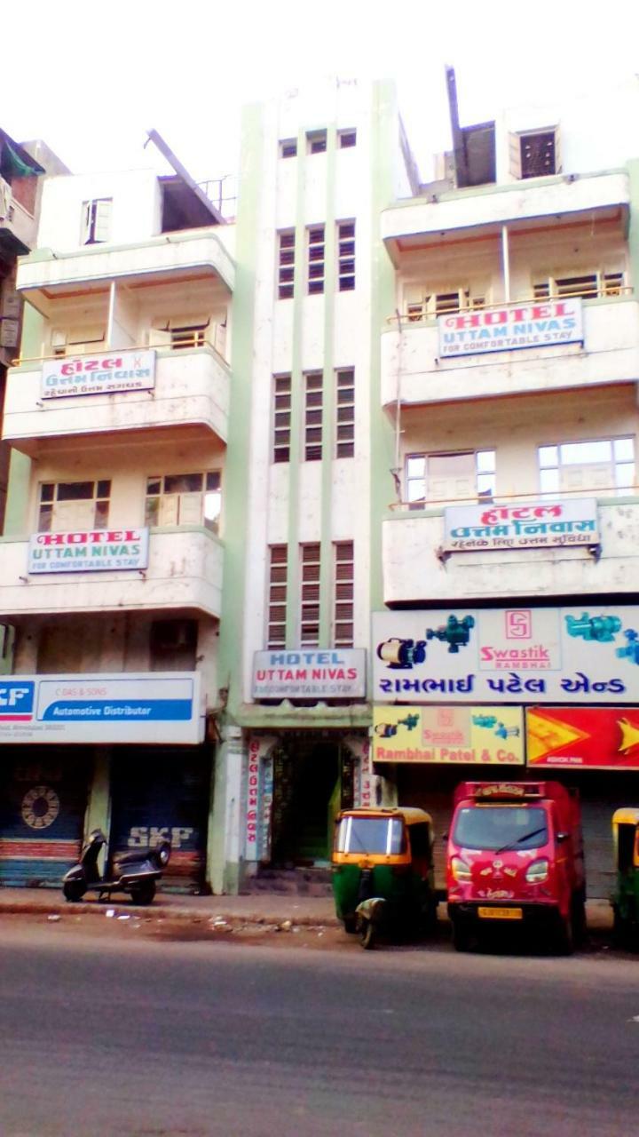 Hotel Uttam Nivas Ahmedabad Exterior photo