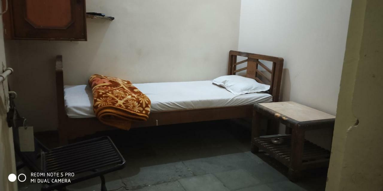 Hotel Uttam Nivas Ahmedabad Exterior photo
