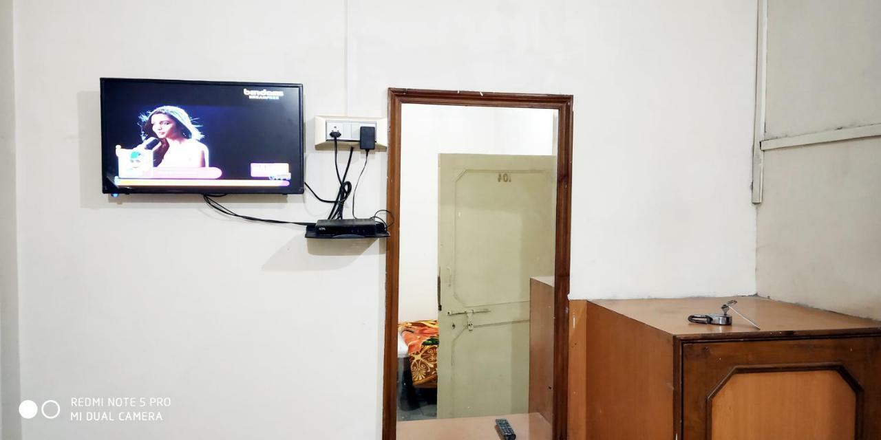 Hotel Uttam Nivas Ahmedabad Exterior photo